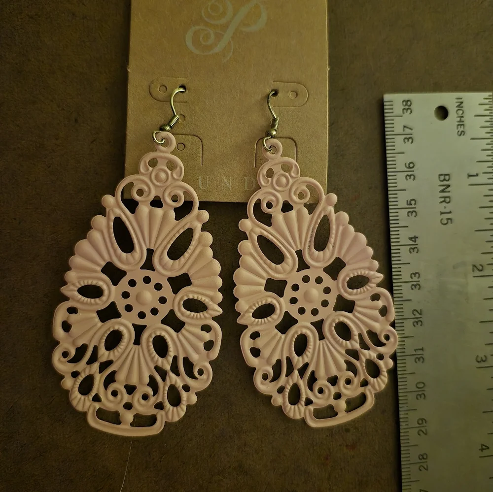 New Plunder Elegant Pink Earrings - Picture 1 of 3